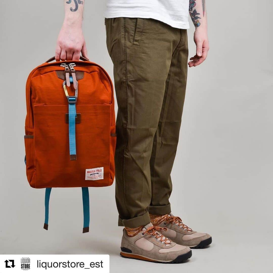 マスターピースさんのインスタグラム写真 - (マスターピースInstagram)「#Repost @liquorstore_est with @get_repost ・・・ Mixing casual and contemporary brands for a comfortable outdoors vibe featuring @mspcproduct_japan @folkclothing @universal_works and @dannerboots . Shop the look in store and online at liquorstoreclothing.com. . . . . #aw19 #liquorstore #liquorstorebirmingham #menswear #mensfashion #mensweardaily #mensstyle #casualstyle #streetstyle #instafashion #heritagestyle #japanstyle #scandanavianstyle #scandistyle #masterpiecejapan #masterpiecebag #folkclothing #universalworks #dannerboots #danner #dailylook #ootdmen #ootd #independentbirmingham #birmingham #shoplocal #supportlocal #shopindie」12月29日 23時01分 - masterpiece_japan