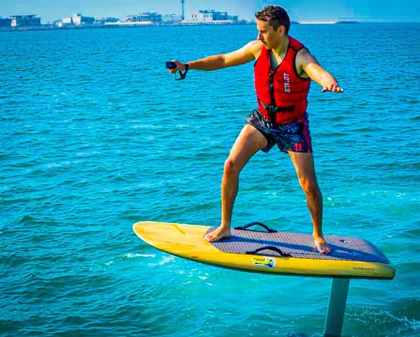 ホルヘ・ロレンソさんのインスタグラム写真 - (ホルヘ・ロレンソInstagram)「In #Dubai you don’t surf, you levitate on the water 🏄‍♂️————————————————————————Thanks to @searidedubai #dubai🇦🇪 #dubaimarina #levitation #surf #surfing #surfingphotography #surfrider #emiratestowers #emirates #surf_shots #surfing🏄 #surfphoto #surfpics #surfcity #surfday」12月29日 23時10分 - jorgelorenzo99