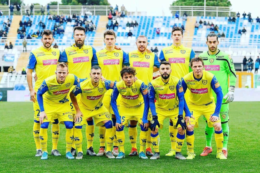 ACキエーヴォ・ヴェローナさんのインスタグラム写真 - (ACキエーヴォ・ヴェローナInstagram)「📸 #PescaraChievo 0️⃣-0️⃣ 💛💙 #ForzaChievoSempre #chievo #chievoverona #calcio #seriebkt #gialloblù」12月29日 23時22分 - acchievoverona