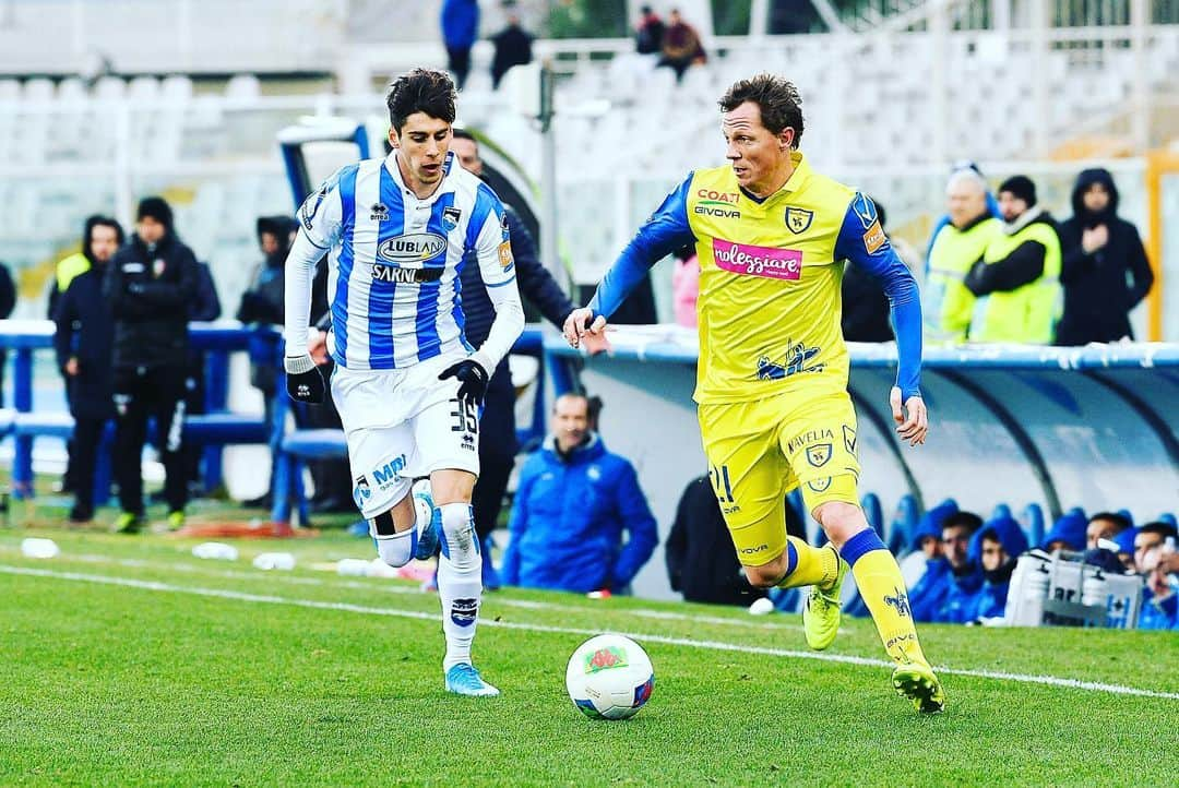 ACキエーヴォ・ヴェローナさんのインスタグラム写真 - (ACキエーヴォ・ヴェローナInstagram)「📸 #PescaraChievo 0️⃣-0️⃣ 💛💙 #ForzaChievoSempre #chievo #chievoverona #calcio #seriebkt #gialloblù」12月29日 23時22分 - acchievoverona