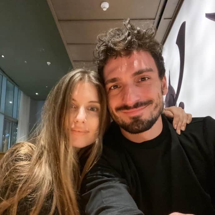 マッツ・フメルスのインスタグラム：「Dinner mit diesem hübschen Ding 👀 @cathyhummels」