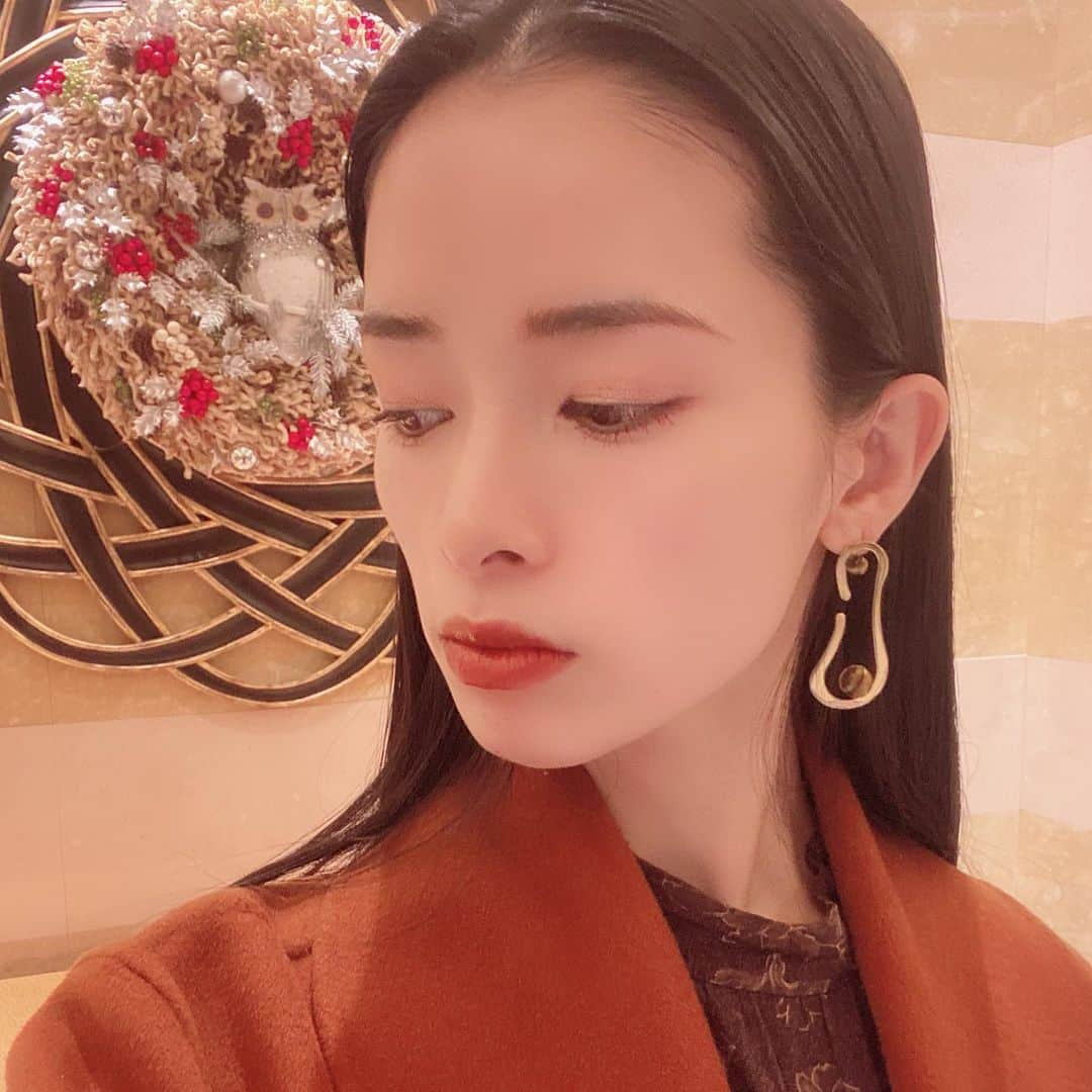 尾崎紗代子さんのインスタグラム写真 - (尾崎紗代子Instagram)「ちょっと時差があるけど 家族に誕生日を祝って貰った日🎉 @kenu_terui は普段 信じられない程すっとぼけてて ヤバイおじさんなんですが 誕生日とかは本当にちゃんと お祝いしてくれてとっても嬉しいです。 いつもありがとう😌 .  #baby  #momlife #mommylife #mommy #kidsgram_tokyo #babyphotography #babyphoto  #ママリ #育児 #男の子ママ #女の子ママ #コドモノ #ベビフル #mamanoko #ママライフ  #3歳 #1歳  #二人育児 #motherof2 #motherhood」12月29日 23時35分 - osayo_osayo