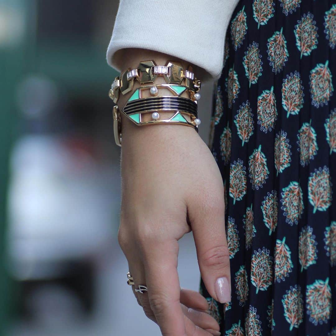 ルル フロストのインスタグラム：「Two of our favorite bracelets from the FW19 collection are now on sale. Go ahead and stack ‘em up while you can. #lulufrost」