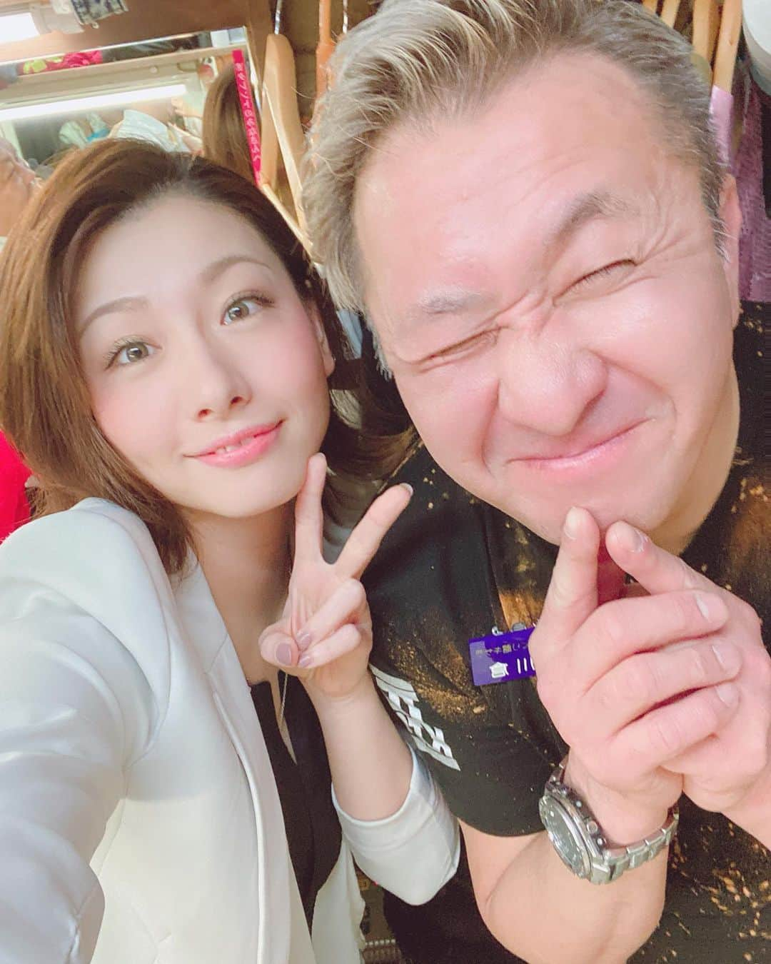 岩村菜々美さんのインスタグラム写真 - (岩村菜々美Instagram)「本日、今年最後のキサラでしたー！ 今年も一年ありがとうございましたー✨ また来年もよろしくお願い致します😘💕 . いつもお世話になってる #新宿キサラ　名物の #川倉店長　です✨」12月29日 23時34分 - nanami1120