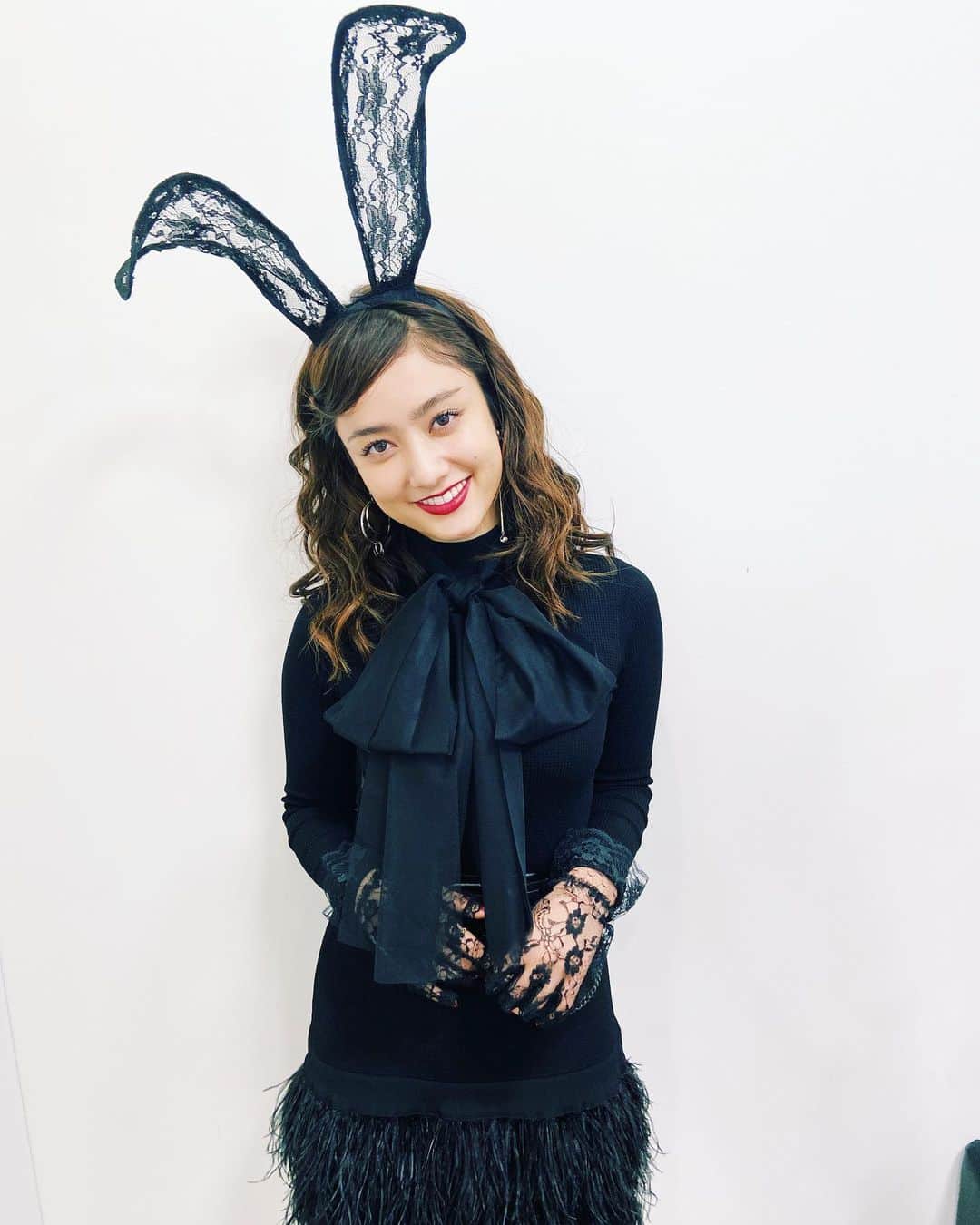 谷まりあさんのインスタグラム写真 - (谷まりあInstagram)「マジシャン出川 ありがとうございました🖤🖤🖤 楽しんでいただけましたか？🐰😘❤️ #onepiece →#MichaelKors @michaelkors #shoes→ #christianlouboutin @louboutinworld」12月29日 23時52分 - mariaaaa728