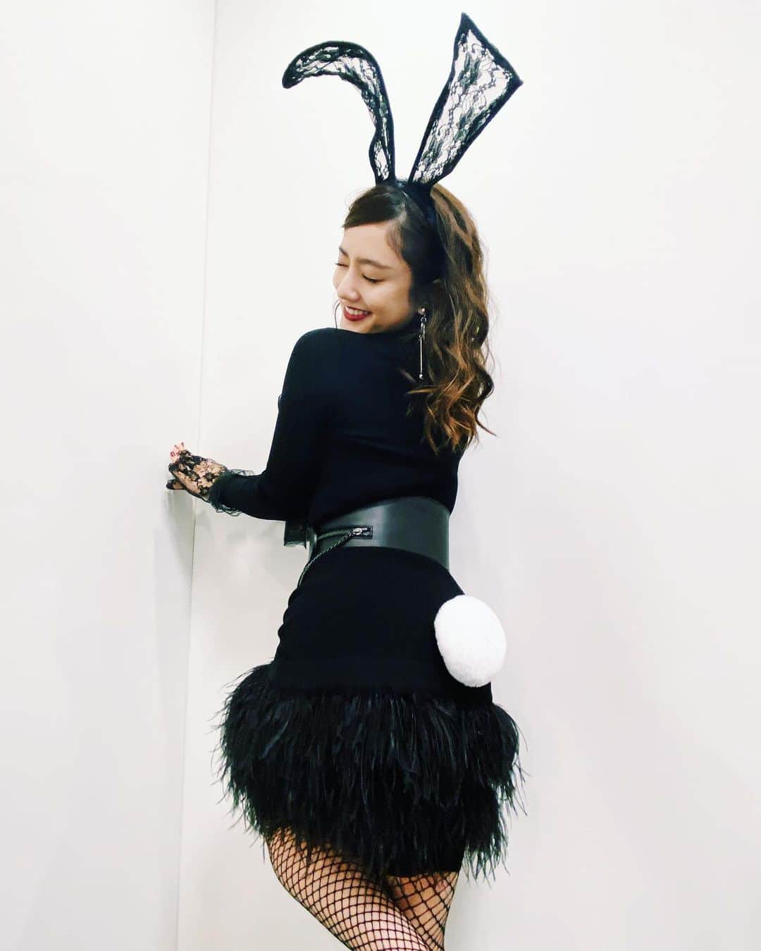 のインスタグラム：「マジシャン出川 ありがとうございました🖤🖤🖤 楽しんでいただけましたか？🐰😘❤️ #onepiece →#MichaelKors @michaelkors #shoes→ #christianlouboutin @louboutinworld」