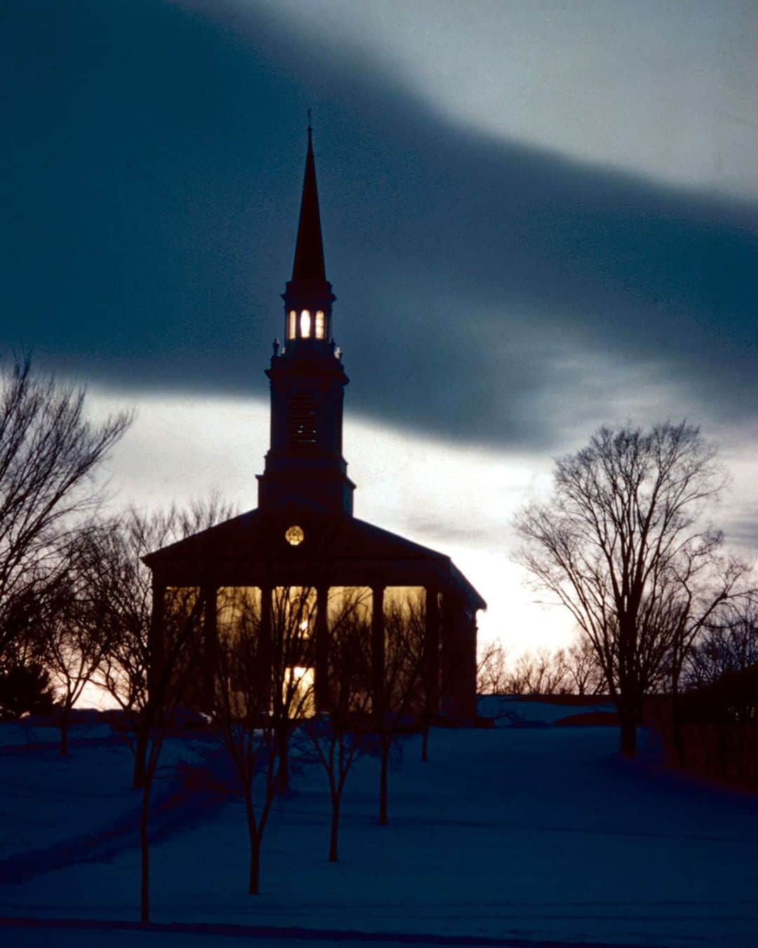 lifeさんのインスタグラム写真 - (lifeInstagram)「From an unpublished shoot by Alfred Eisenstaedt of college campuses around the U.S. in 1962 — Pictured here is  Mead Chapel, on the campus of Middlebury College, Middlebury, Vermont. (Alfred Eisenstaedt/The LIFE Picture Collection © Meredith Corporation) #VintageLIFE #MiddleburyCollege #Vermont」12月29日 23時48分 - life