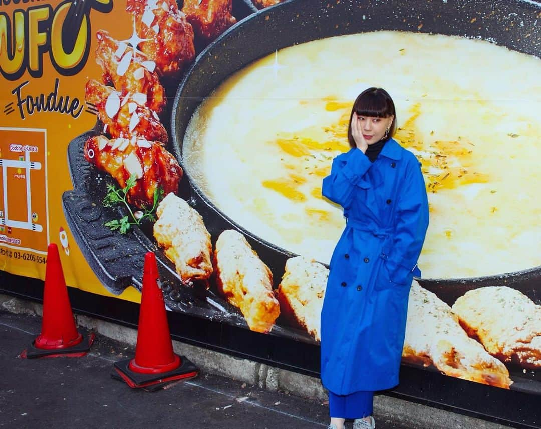 土岐麻子さんのインスタグラム写真 - (土岐麻子Instagram)「2019年はPASSION BLUE一色でした。 ツアーは来年も続きます。 皆さま良いお年をお迎えください！ 大掃除は来年でもいいですか。あと48時間10分では無理そうです。 🛌  photo:Susie」12月29日 23時50分 - tokiasako