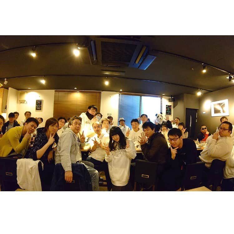 高井つき奈さんのインスタグラム写真 - (高井つき奈Instagram)「2019.12.29﻿ イベントつきみ酒、忘年会！🍶﻿ ﻿ 2019年の最後にみなさんと乾杯できて﻿ 一年ありがとうございましたを言えて、﻿ とってもたのしかったです〜( ・ ̫・ )﻿ ﻿ つきみ酒も今回で4回目！ということですが。﻿ ちゃんと一人一人に向き合ってお話をしたり﻿ いつもありがとうを言える機会を作りたいなと思ってはじめたイベントなので、続けられている事が嬉しいです。﻿ ﻿ 今年は振り返ると特に激動の一年で。﻿ 学生から社会人になって、新しいことをはじめて。﻿ その分だけ人生のなかでも悔しかったり、泣きたかったりする場面がちょっぴり多い一年でもありました。﻿ ﻿ それでも折れそうになった時にすぐ前を向くことが出来ているのは、私より私を応援してくれるファンの方がいたからです。﻿ 本当にありがとうございます。﻿ ﻿ 来年はもっともっと応援していて良かったって思ってもらえる私になるからね！﻿ ﻿ これからも﻿ 末永く！よろしくお願い致します！( ・ ̫・)！♡﻿ ﻿ つきみ酒はまだ続けるので、﻿ 飲み過ぎず健康で長生きしてくださいねっ。﻿ ﻿ 🍶﻿ ﻿」12月29日 23時55分 - tsukinatakai