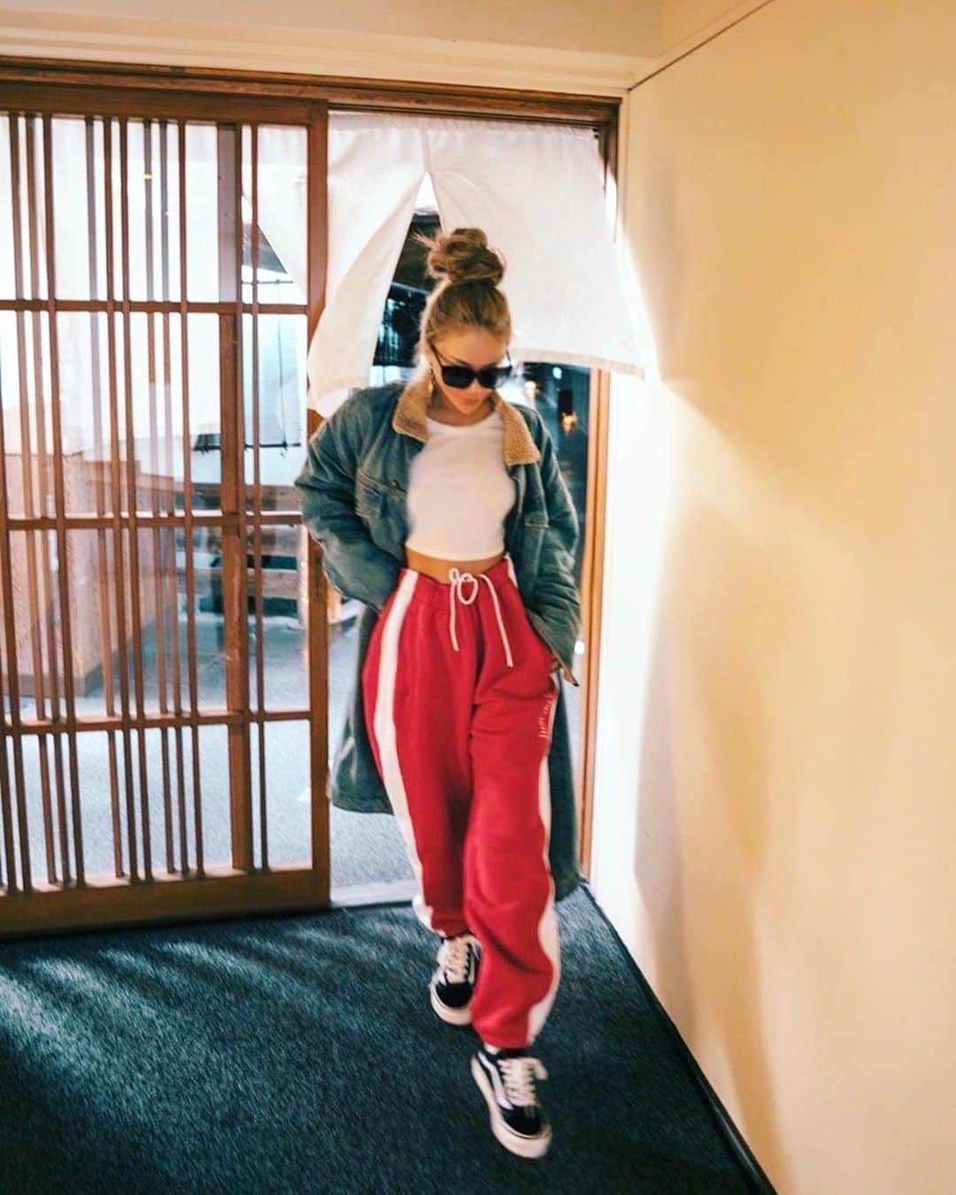 MARISのインスタグラム：「Sorry I posted 3 times lol  Ootd for Christmas 🎅🎄 ・ ❤️Jacket: @fearofgod ❤️ Xmasの日の私服❤️ 位置とか色の感じが全体的にしっくり来なくて さっきの消しちゃったごめんね🥺 #ootd #xmas #christmas #love #happy #holiday #fashion」