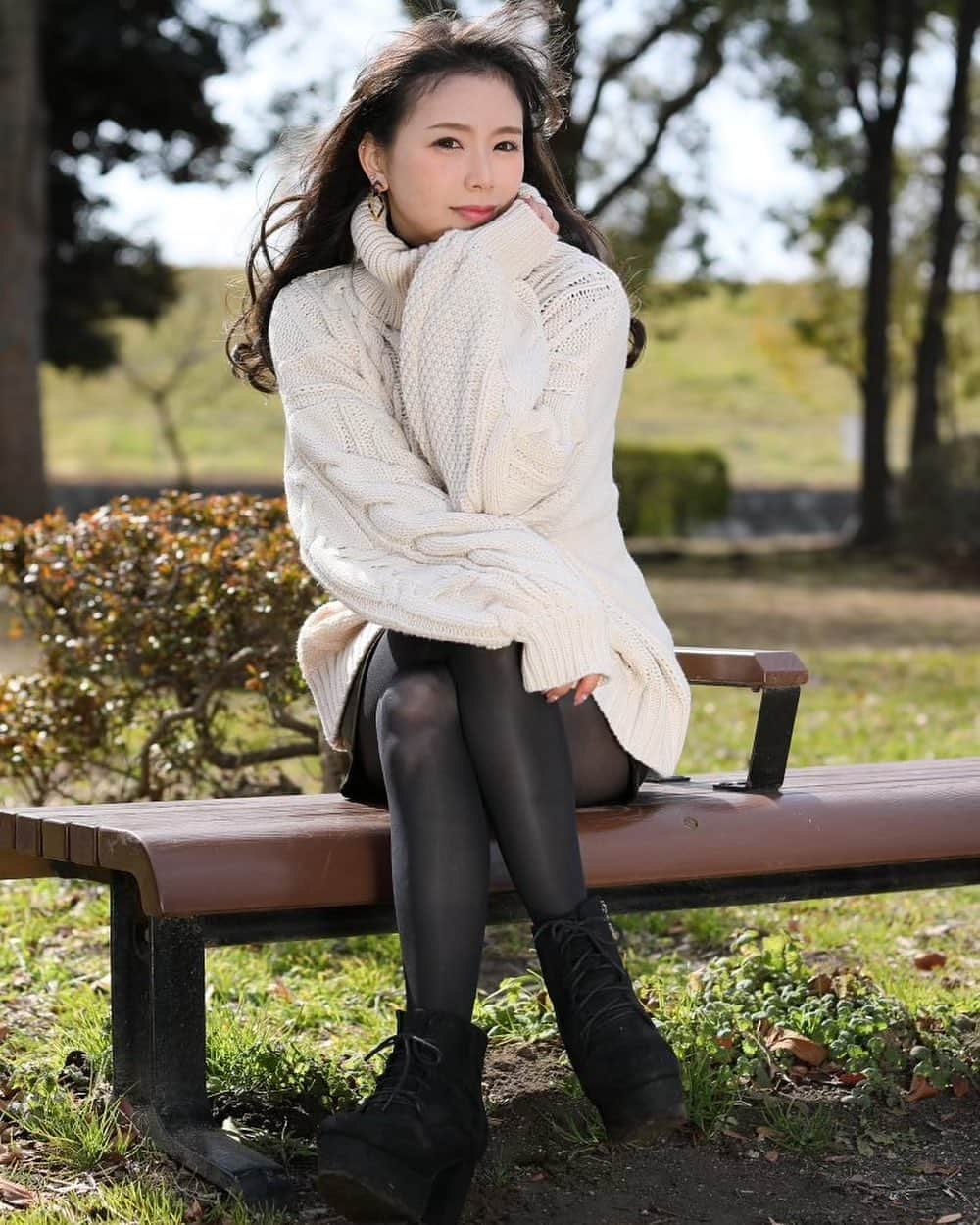 朝比奈果歩さんのインスタグラム写真 - (朝比奈果歩Instagram)「今年の撮影初めは東京写真連盟で 戸田公園だったねー(♡˙³˙)！ 、 、 、 風邪強いし前日雪だったしで めっちゃ寒かったなあああ（笑） 、 、 #2019年を振り返る  #ポートレート #東京写真部 #写真 #ポートレート #撮影 #脚 #萌え袖 #ニット #黒ストッキング  #portrait #photography #shooting #leg #legs #knit #japanesegirl #instagood  #拍照 #照片 #網美照 #사진 #촬영 #模特 #车模 #모델촬영」12月30日 0時03分 - kaho_asahina