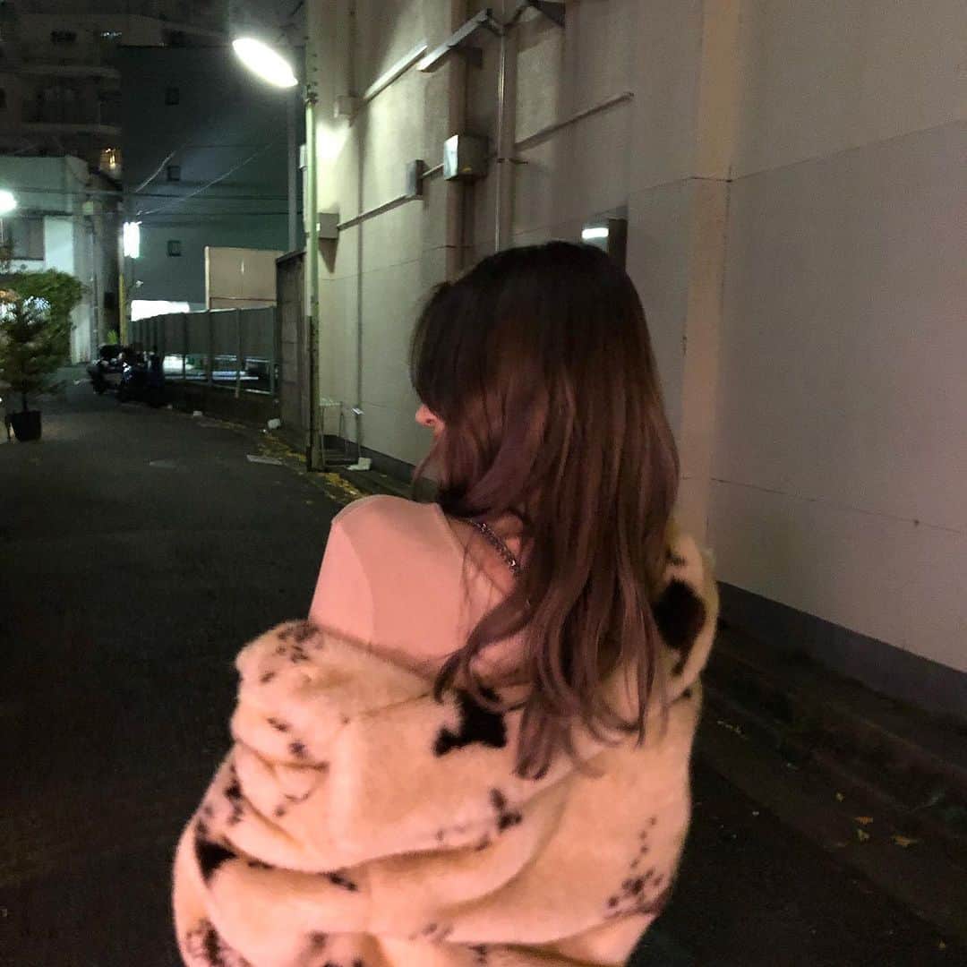 絢さんのインスタグラム写真 - (絢Instagram)「2019年最後のヘアメンテナンス🤎 髪の毛をオリーブカラーにして、ミディアムにしてもらいました🕶」12月30日 0時09分 - ____ayagram____