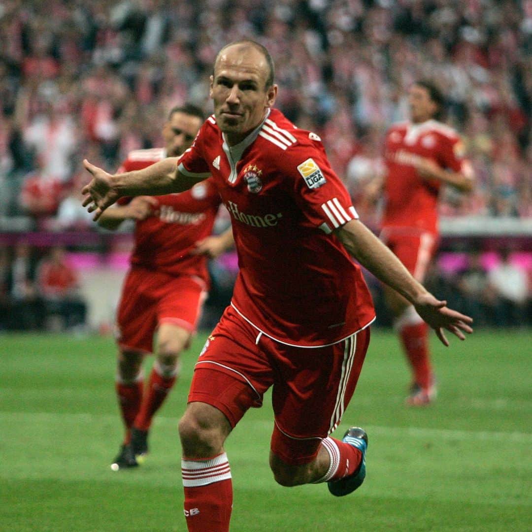バイエルン・ミュンヘンさんのインスタグラム写真 - (バイエルン・ミュンヘンInstagram)「Dank je wel, @arjenrobben❤ Moments that will live with us forever. #MiaSanMia #FCBayern #Legend #MrWembley」12月30日 0時15分 - fcbayern