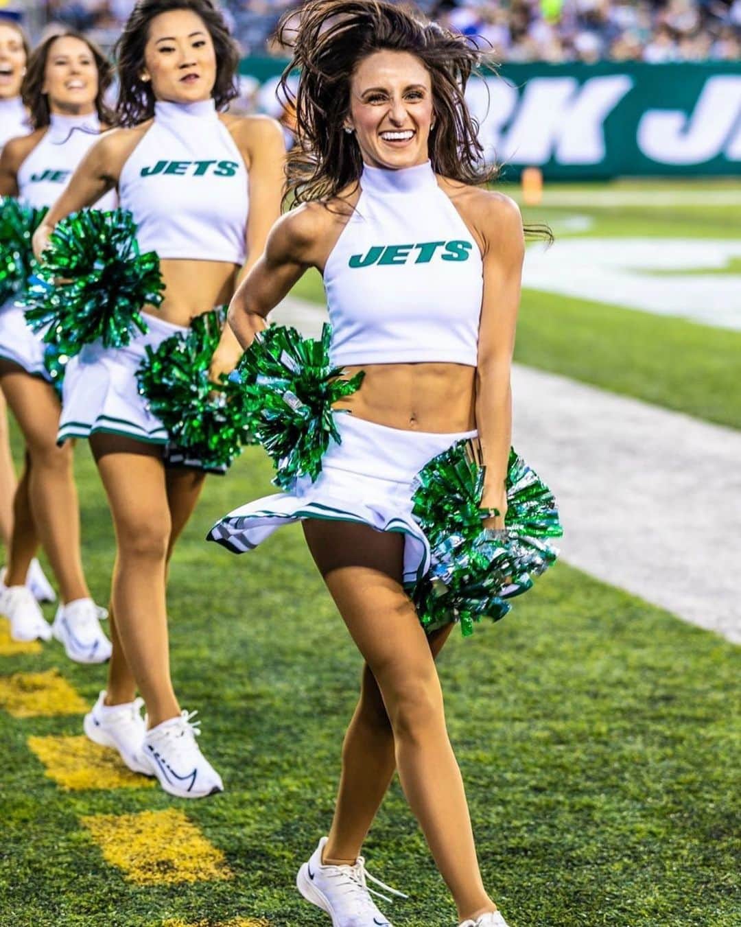 Jets Flight Crewのインスタグラム：「IT’S GAME DAY! #NYJvsBUF #TakeFlight」