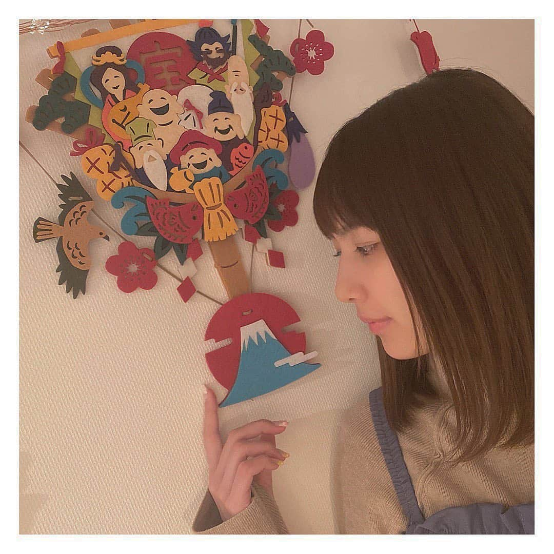 森杏奈さんのインスタグラム写真 - (森杏奈Instagram)「ㅤㅤㅤㅤㅤㅤㅤㅤㅤㅤㅤㅤㅤ ㅤㅤㅤㅤㅤㅤㅤㅤㅤㅤㅤㅤㅤ 大丈夫まだ間に合う😣笑 ㅤㅤㅤㅤㅤㅤㅤㅤㅤㅤㅤㅤㅤ 家の壁を季節や行事に合わせて飾るのが今の私の楽しみです☺️✌🏻 ㅤㅤㅤㅤㅤㅤㅤㅤㅤㅤㅤㅤㅤ お正月も可愛くできた～🎍🌅🎍 これは一部ですが🗻 ㅤㅤㅤㅤㅤㅤㅤㅤㅤㅤㅤㅤㅤ ガーランドは @awesomestore_jp でよく購入します👛💸 ㅤㅤㅤㅤㅤㅤㅤㅤㅤㅤㅤㅤㅤ 今日は急遽友達に沢山会えました🥺 友達と話してると時間忘れてしまう～🤦🏻‍♀️ ㅤㅤㅤㅤㅤㅤㅤㅤㅤㅤㅤㅤㅤ #garland #ガーランド #飾り #お正月 #awesomestore #オーサムストアー  ㅤㅤㅤㅤㅤㅤㅤㅤㅤㅤㅤㅤㅤ」12月30日 0時31分 - _morianna