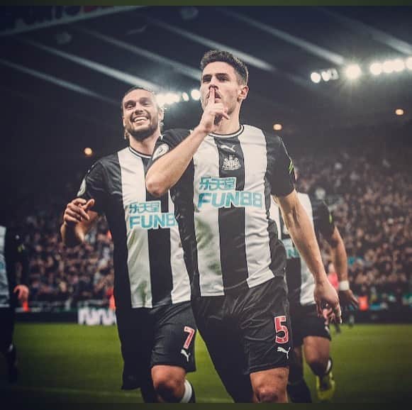 ファビアン・シェアのインスタグラム：「We keep going!!⚫️⚪️ #nufc」