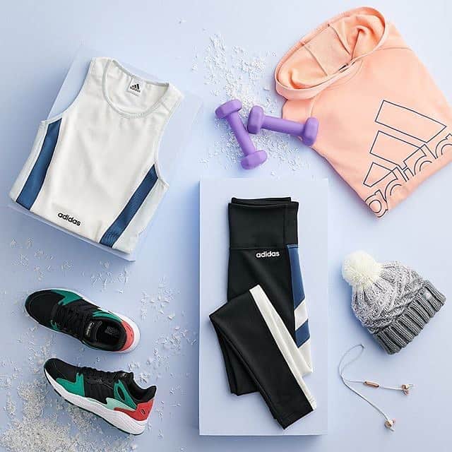 ロック&リパブリックのインスタグラム：「Making every last minute of 2019 count. 🏃🏽‍♀️🙌🏼 #Kohls」