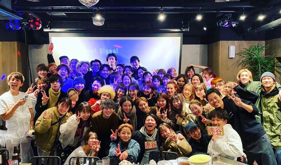 飯田尚士さんのインスタグラム写真 - (飯田尚士Instagram)「. . 2019年 . Belle大忘年会！ . スタッフ全員の頑張りのおかげで 残り１日を残して目標達成！ . 最高の時間を過ごせました。 . みんな本当にありがとう！ 2020年もよろしくね。 . . 来年の夏休みは10日間となりました。 . . #Belle#atLAV#2019年#Belle大忘年会」12月30日 0時43分 - belleiida