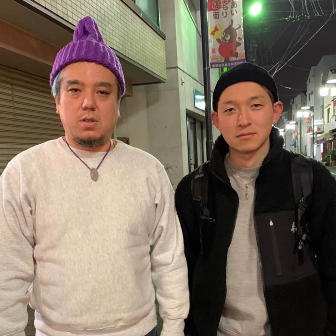 安床武士のインスタグラム：「with @uzmkduttch ✨ 楽しいご飯会！ 本当に心強い兄貴🙏これからますます宜しくお願いしますっ！ @u_z_m_k_official  #めっちゃ素めっちゃ作り笑い  #こっちに引っ越してきて最初の課題は #話し声を小さくすること #これがむずい」