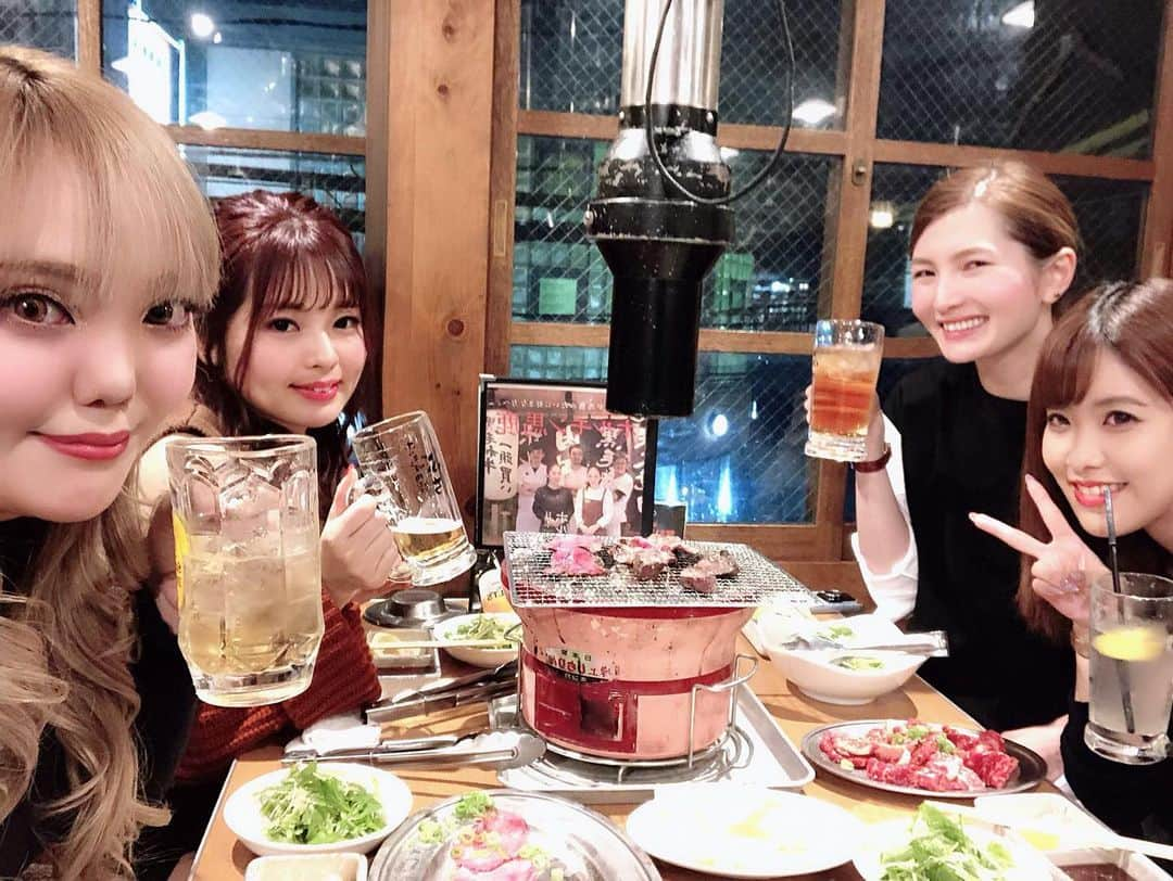 中田有美さんのインスタグラム写真 - (中田有美Instagram)「肉会忘年会🥩✨﻿ ﻿ 年内に集まることが出来て良かった〜🥺💕﻿ 安定して楽しいとか最高すぎ🥳🎶﻿ ﻿ 今年もいっぱいお世話になりました🙇🏻‍♀️﻿ 来年もお世話になります☺️❤️﻿ ﻿ ﻿ また来年も肉会やろぉね😊🍖﻿ ﻿ ﻿ #女子会﻿ #焼肉﻿ ﻿ ﻿ #japan #fukuoka #photo #photooftheday  #love  #instagood #instadaily #instalove #food #selfie #me #followme #y_n_yumi #yuminakata #中田有美」12月30日 1時05分 - yumi_5287