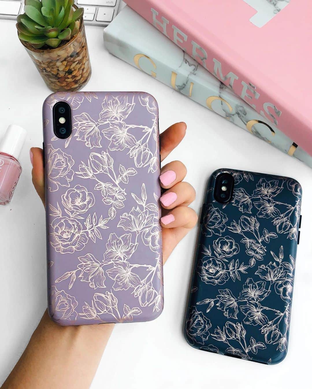VELVETCAVIARさんのインスタグラム写真 - (VELVETCAVIARInstagram)「As 2019 comes to an end, we're rounding up our MOST POPULAR FLORAL CASES ✨ which one is your favorite? CASES ARE 20% OFF. #sale #bestsellers #phonecases」12月30日 6時40分 - velvetcaviar