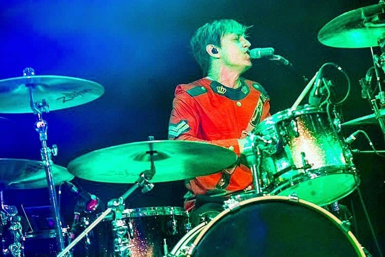 シェーン・ガラースさんのインスタグラム写真 - (シェーン・ガラースInstagram)「📸 @dave_swiecicki @toquerocks  @pearl_drums @pearl.drums.jp @zildjiancompany @vicfirth @remopercussion @canopusdrums @jhaudio @drumlads #pearl #zildjian #vicfirth #MyPerfectPair #remo #canopusdrums #drums #drummer #drummers #drumming #drumstagram #crumbweststudios #drumlads #teamremo  #vf15 #vicfirth #vicfirthsticks #zildjiancymbals #zildjianfamily #remodrumheads  #groove #drumlife」12月30日 1時30分 - shanegaalaasofficial
