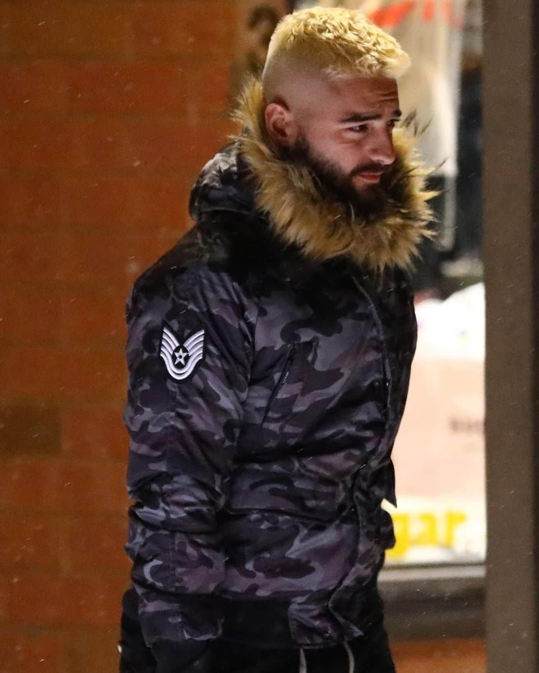 Just Jaredさんのインスタグラム写真 - (Just JaredInstagram)「@maluma bundles up for dinner while on vacation in Aspen. #Maluma Photos: Backgrid」12月30日 1時45分 - justjared