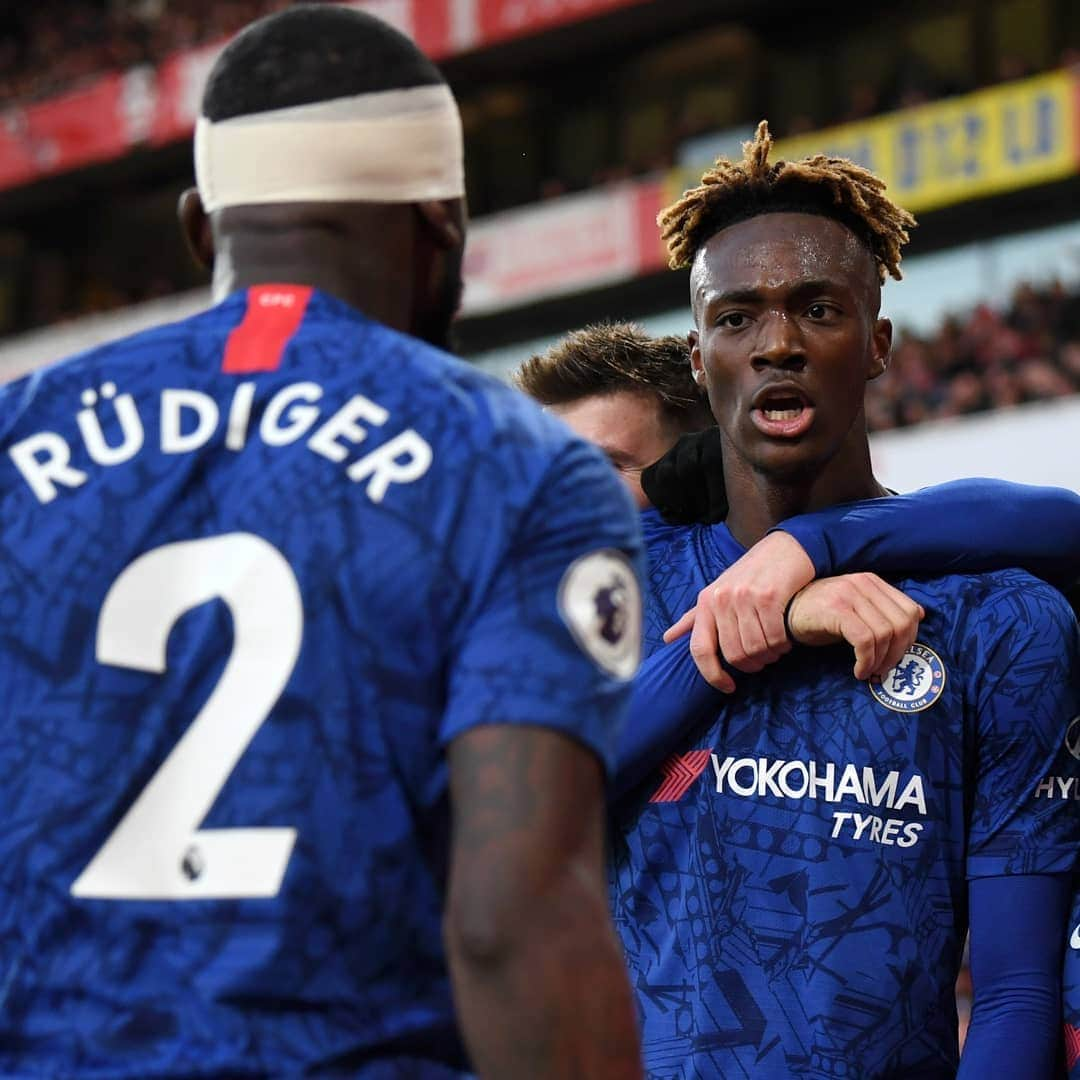 アントニオ・リュディガーさんのインスタグラム写真 - (アントニオ・リュディガーInstagram)「LONDON IS BLUE! 💙👊🏾🙏🏾 Good 2nd half fight - late turnaround - COME ON CHELSEA! #Hustle #AlwaysBelieve @chelseafc」12月30日 1時46分 - toniruediger