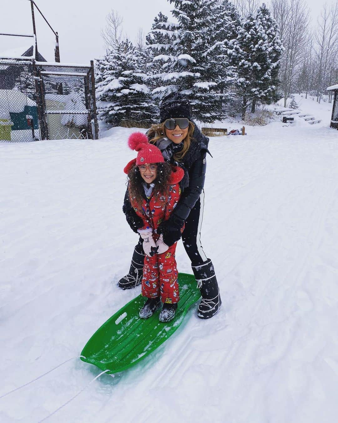 マライア・キャリーさんのインスタグラム写真 - (マライア・キャリーInstagram)「Sliding into 2020 🛷☃️」12月30日 1時40分 - mariahcarey