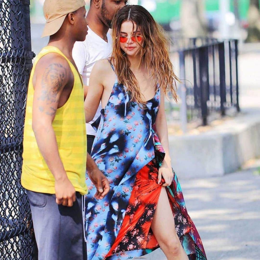 Always With Selenaのインスタグラム：「I love this dress so much」