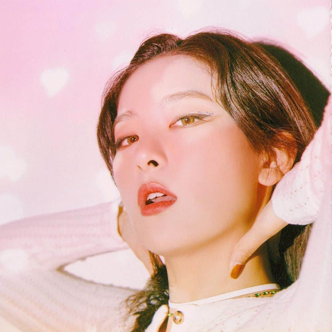 スルギさんのインスタグラム写真 - (スルギInstagram)「SEULGI - ‘The ReVe Festival’ Finale Photo Album Scan #REDVELVET #레드벨벳 #SEULGI #슬기 #🐻」12月30日 2時04分 - kristiandawal29