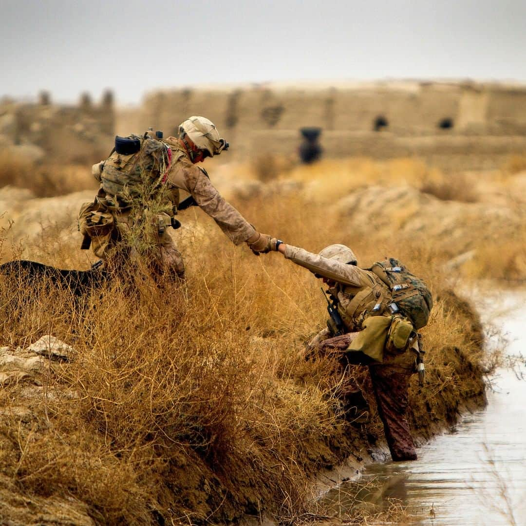 アメリカ海兵隊さんのインスタグラム写真 - (アメリカ海兵隊Instagram)「Blood is Thicker than Water  Feb. 16, 2012: Lance Cpl. Brandon Mann, a dog handler with Alpha Company, 1st Light Armored Reconnaissance Battalion, helps Sgt. Guillermo Floresmartines, an assistant squad leader with Alpha Co., 1st LAR, out of a canal during a patrol in Sre Kala, Afghanistan, where they swept for enemy weapons and drug caches. (U.S. Marine Corps photo by Cpl. Alfred V. Lopez)  #Marines #USMC #Military #Patrol #MarineCorpsCountdown」12月30日 2時00分 - marines