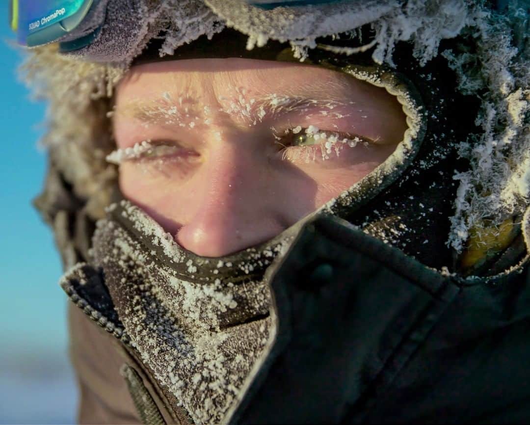 National Geographic Travelさんのインスタグラム写真 - (National Geographic TravelInstagram)「Photo of @bertiegregory by Connor Stefanison | Wildlife filmmaker Bertie Gregory looks for arctic foxes in subzero temperatures. Even in pleasant weather, making a wildlife film has its challenges. Finding a particular species, predicting where it's going next, and capturing a target behavior are all difficult. But when you add howling winds, freezing temperatures, and sideways snow, even the simplest tasks become daunting. Having the right clothing and knowledge of camera equipment are the keys to being able to shoot comfortably in these conditions.  Follow @bertiegregory for more wildlife adventures. #travel #cold #snow #polar #canada」12月30日 2時07分 - natgeotravel