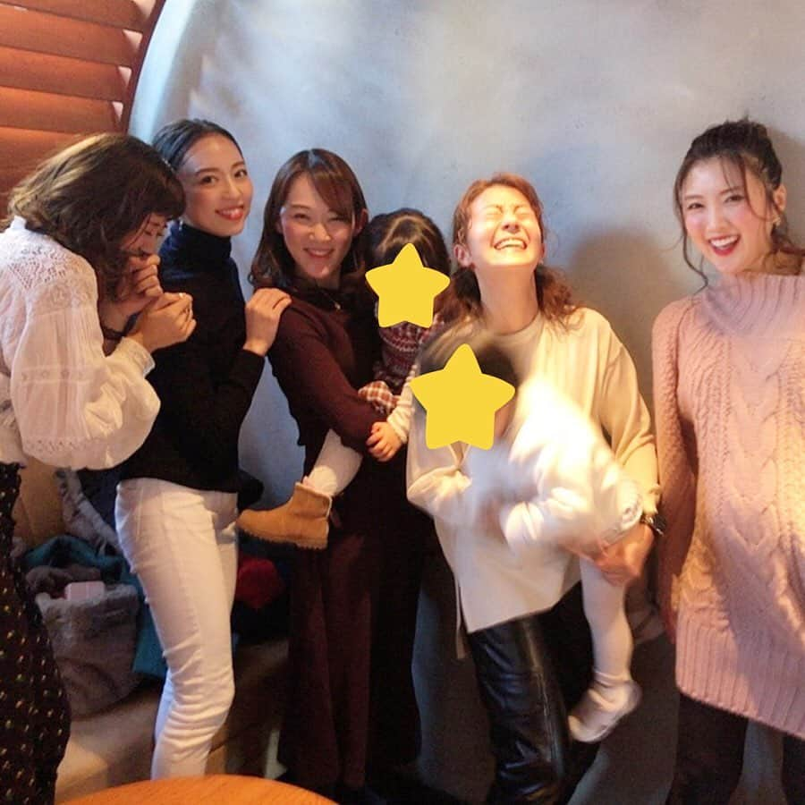 長江愛美さんのインスタグラム写真 - (長江愛美Instagram)「宝塚の仲良し同期メンバーでのlunch忘年会🥂 みんなで大爆笑して、たくさん癒された❤️ みんな外見も心もほんと綺麗な人たち✨ たくさんパワーもらいました🧚‍♀️✨ ありがとう❤️❤️❤️ プレゼント交換もしたよ🎁  #宝塚 #忘年会 #同期 #love #美 #目の保養 #爆笑 #仲良し #家族 #恵比寿 #mハウス #house #草間彌生」12月30日 2時17分 - manamin.512