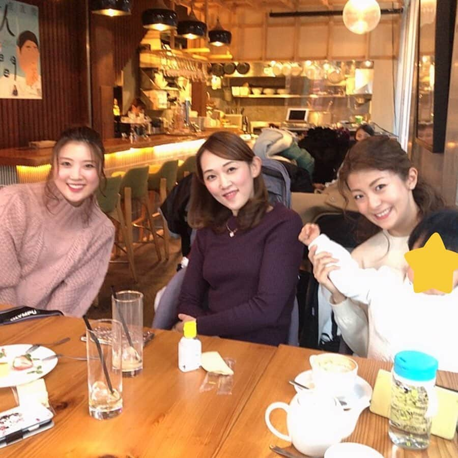 長江愛美さんのインスタグラム写真 - (長江愛美Instagram)「宝塚の仲良し同期メンバーでのlunch忘年会🥂 みんなで大爆笑して、たくさん癒された❤️ みんな外見も心もほんと綺麗な人たち✨ たくさんパワーもらいました🧚‍♀️✨ ありがとう❤️❤️❤️ プレゼント交換もしたよ🎁  #宝塚 #忘年会 #同期 #love #美 #目の保養 #爆笑 #仲良し #家族 #恵比寿 #mハウス #house #草間彌生」12月30日 2時17分 - manamin.512