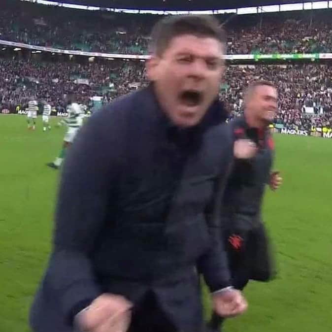 カルロス・テベスのインスタグラム：「First win of Rangers ar Celtic in 9 years. Gerrard’s emotion 🔥🔥」