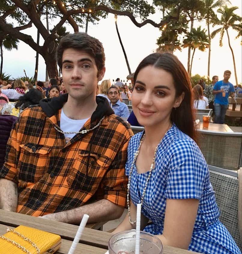 アデレード・ケインのインスタグラム：「Sibs」
