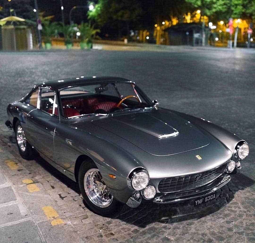 のインスタグラム：「𝗗𝗿𝗶𝘃𝗲 𝗣𝗮𝗿𝗶𝘀 𝗕𝘆 𝗡𝗶𝗴𝗵𝘁.  Lady ‘63 Ferrari 250 GT Lusso via @gentlemanmodern #Ferrari #250Lusso #Art #Ferrari250GtLusso #Lusso #Vintage #Classiccar #VintageCar #Design #vintageferrari #photo  Thanks @iamacarfanatic」