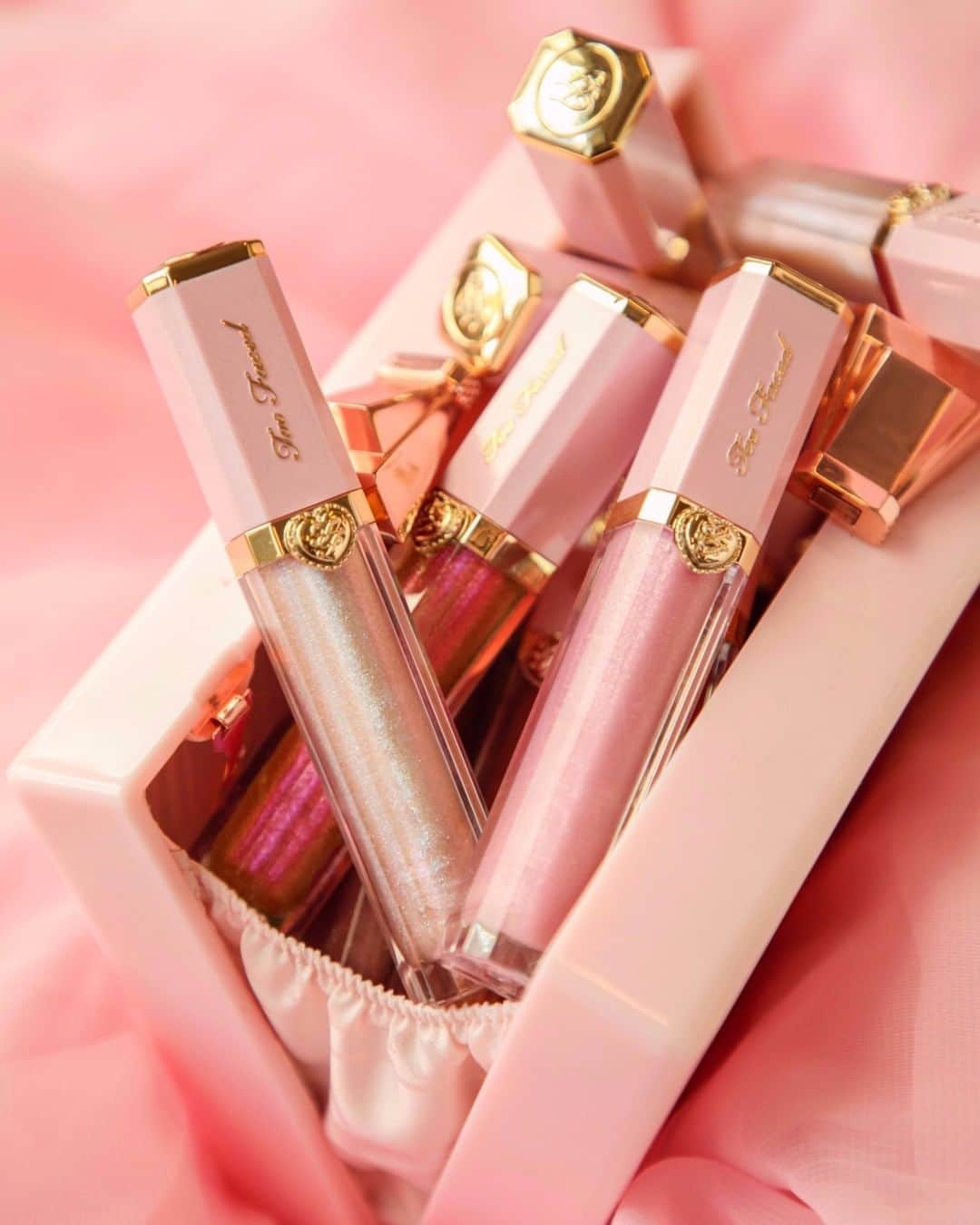 Too Facedさんのインスタグラム写真 - (Too FacedInstagram)「Wrap your lips in luxurious dimension 💋 Have you received our Rich & Dazzling Lip Gloss in your December @boxycharm yet?! ✨ #toofaced」12月30日 3時01分 - toofaced