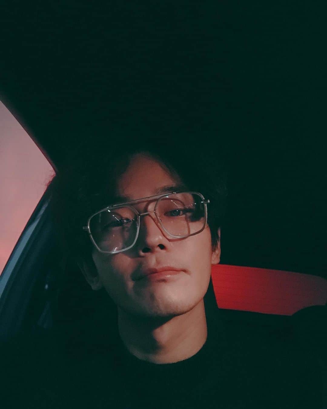 オン・ジュワンのインスタグラム：「하루쉬는날. 일단 시동 걸자. 비오네. 시동 끄자🤬」