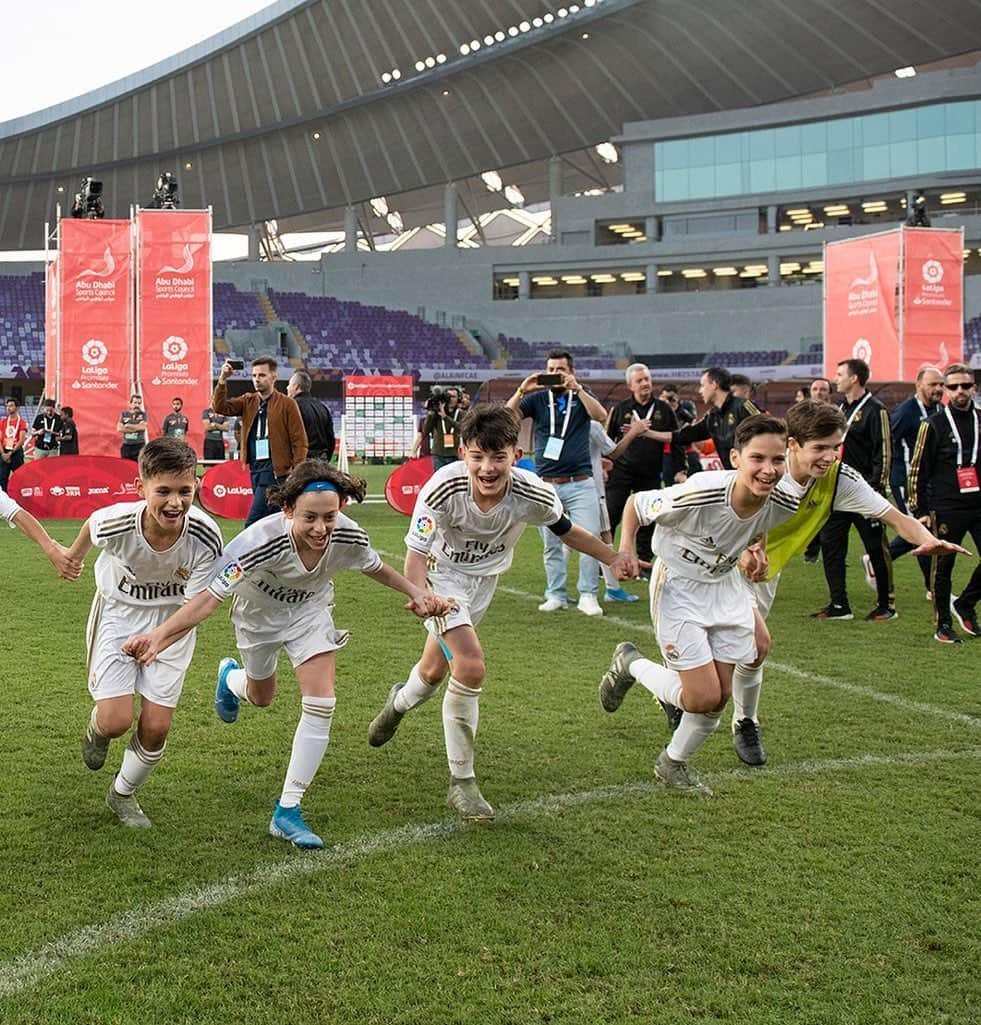 LFPさんのインスタグラム写真 - (LFPInstagram)「💜 H A P P I N E S S 💜 • #LaLiga #LaLigaPromises #Football」12月30日 3時24分 - laliga