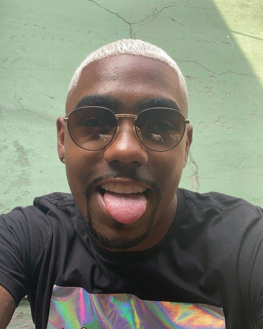 マウコム・フィリペ・シウヴァ・デ・オリヴェイラのインスタグラム：「Viva hoje como se fosse o último dia da sua vida , seja feliz de maneira geral 👱🏾‍♂️🤪 #dequebrada」