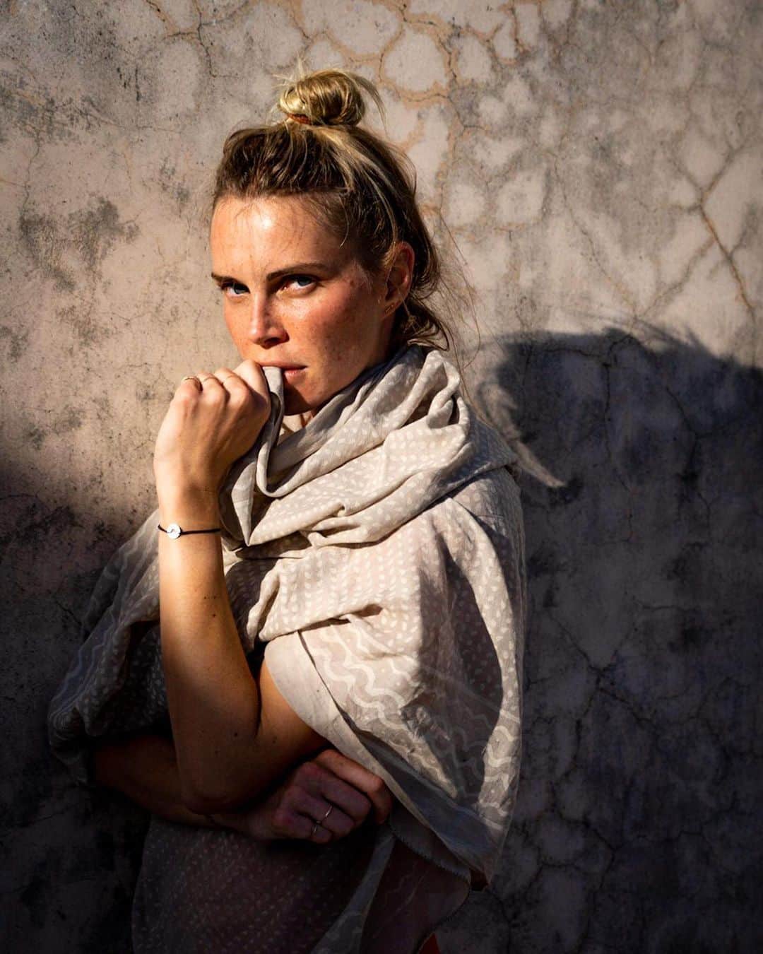 フィービー・ダールのインスタグラム：「Travel makes one modest. You see what a tiny place you occupy in the world. #kenya」