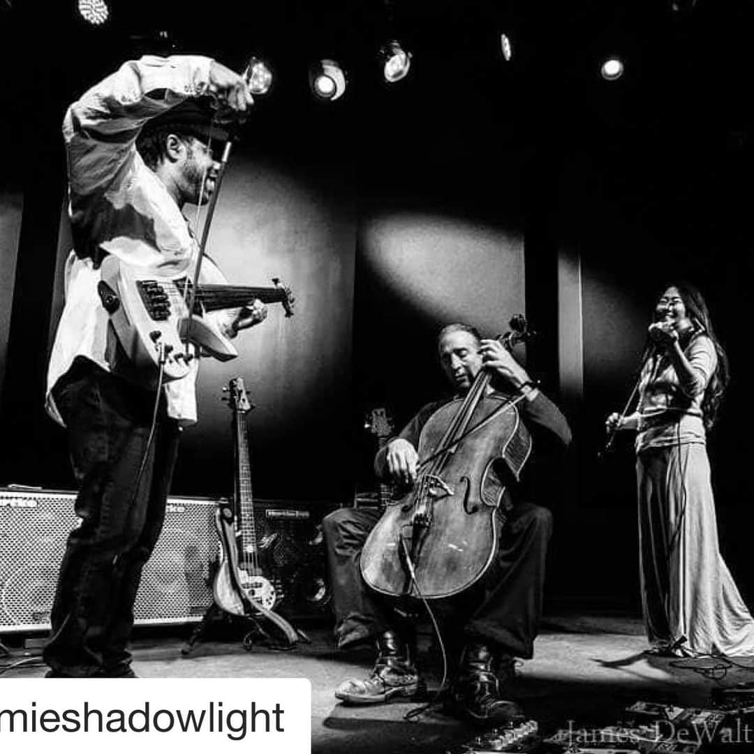 ヴィクター・ウッテンのインスタグラム：「Looking back on a musical night with Michael and @jamieshadowlight」