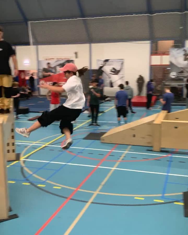 のインスタグラム：「🏃‍♂️Running pres from day 1 of #4tlom  #parkour #parkourgirl #girlspower #girlparkour #freerunning #parkourgirls #seeanddo #pre #runningprecison #traceuse #traceur #running #training #pre #flow #activity #movemet #traceuselife #パルクール #パルクール系女子 #女子トレーサー #フリーランニング #トレーニング #趣味 #フィットネス #跑酷」