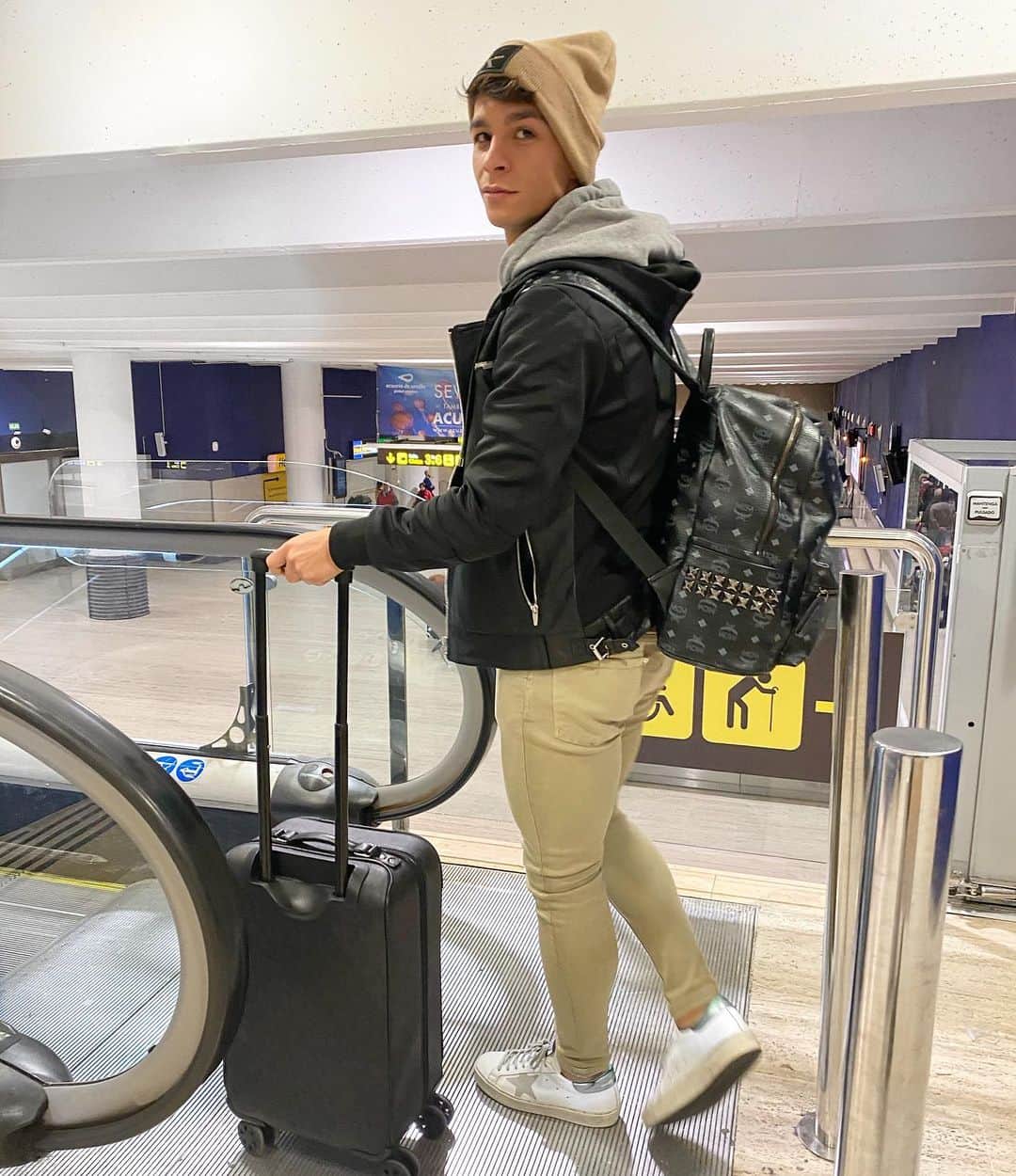 オリベル・トーレスのインスタグラム：「Vuelta a casa🏠. Con las pilas cargadas y la ilusión de siempre🤞🏼」