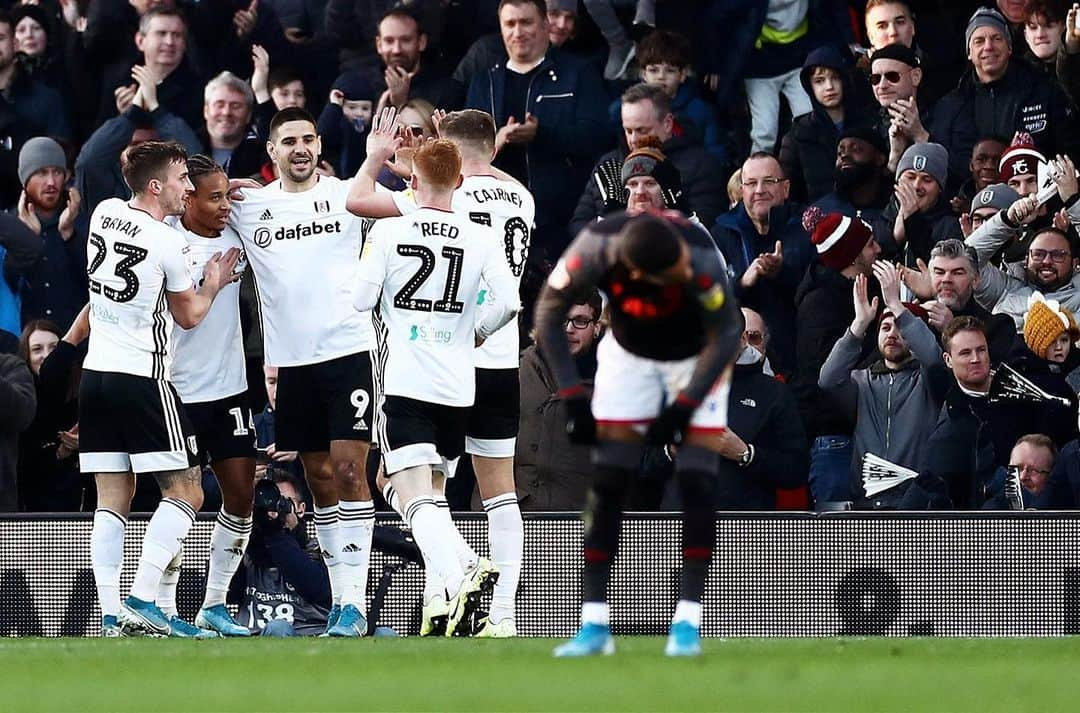 ハリソン・リードさんのインスタグラム写真 - (ハリソン・リードInstagram)「+3 points 🙌🏼 perfect way to end the year! Thank you for your support!! We go again Wednesday ⚪️⚫️ • • @fulhamfc #ffc」12月30日 4時58分 - harrisonreed