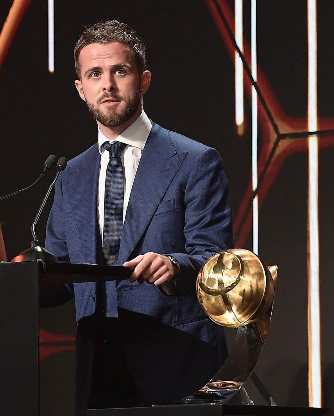 ミラレム・ピアニッチさんのインスタグラム写真 - (ミラレム・ピアニッチInstagram)「Its an honor to attend the @globesoccer awards to win the Player Career Award. Thank you to the players, coaches, AND everyone else to make this a night to remember.」12月30日 4時59分 - miralem_pjanic