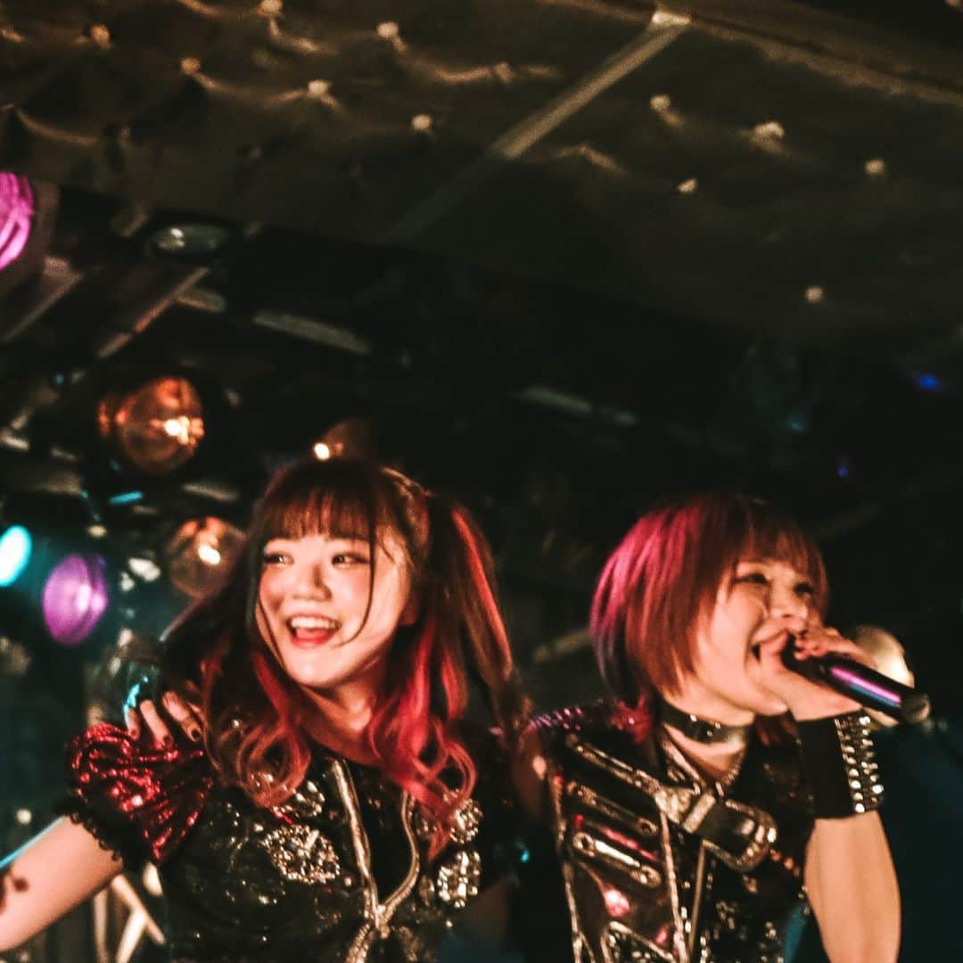 LADYBABYのインスタグラム：「#LADYBABY LIVE Photo  19.12.16（月）@新宿ロフト ROCK and IDOL and READ live!! vol.2  1.ホシノナイソラ 2.渋谷 CROSSING 3.禊Island 4.セシボン・キブン 5.アゲアゲマネー〜おちんぎん大作戦〜  #金子理江 #池田菜々 #唐沢風花 #有馬えみり」