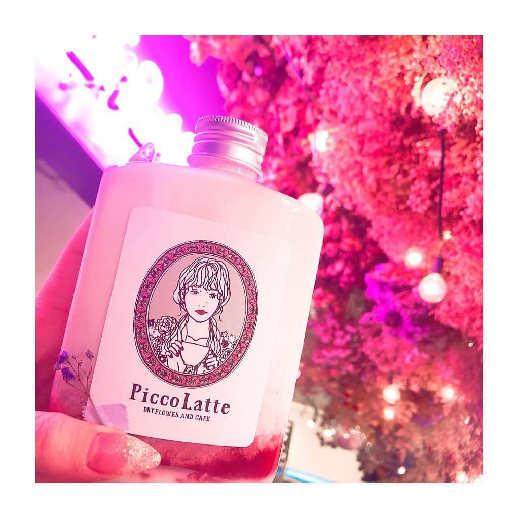 相田瑠菜さんのインスタグラム写真 - (相田瑠菜Instagram)「💗💜💗💜💗💜 Picco Latteの内装可愛すぎる♡ ドライフラワーておしゃれだよなぁ💭 🍓いちごみるく🍓 美味しかったよお～🐰✨✲*ﾟ 今度はゆっくり中でお茶したいな。 💜💗💜💗💜💗 #piccolatte #ピッコラッテ #カフェ  #カフェ巡り #カフェ好きさんと繋がりたい #カフェスタグラム #cafestagram #pink  #ピンク好きな人と繋がりたい #🍓 #🥛 #中崎町カフェ #大阪カフェ #liked #followｍe #happy #lovely #instagood #instalike #osakacafe #大阪観光 #japan」12月30日 14時39分 - _aina_official